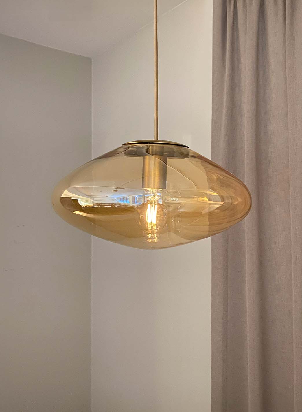 02984b573d3681d5858d6e4be5732a3eb5ffd464_Aura_taklampe_cognac_4.jpg
