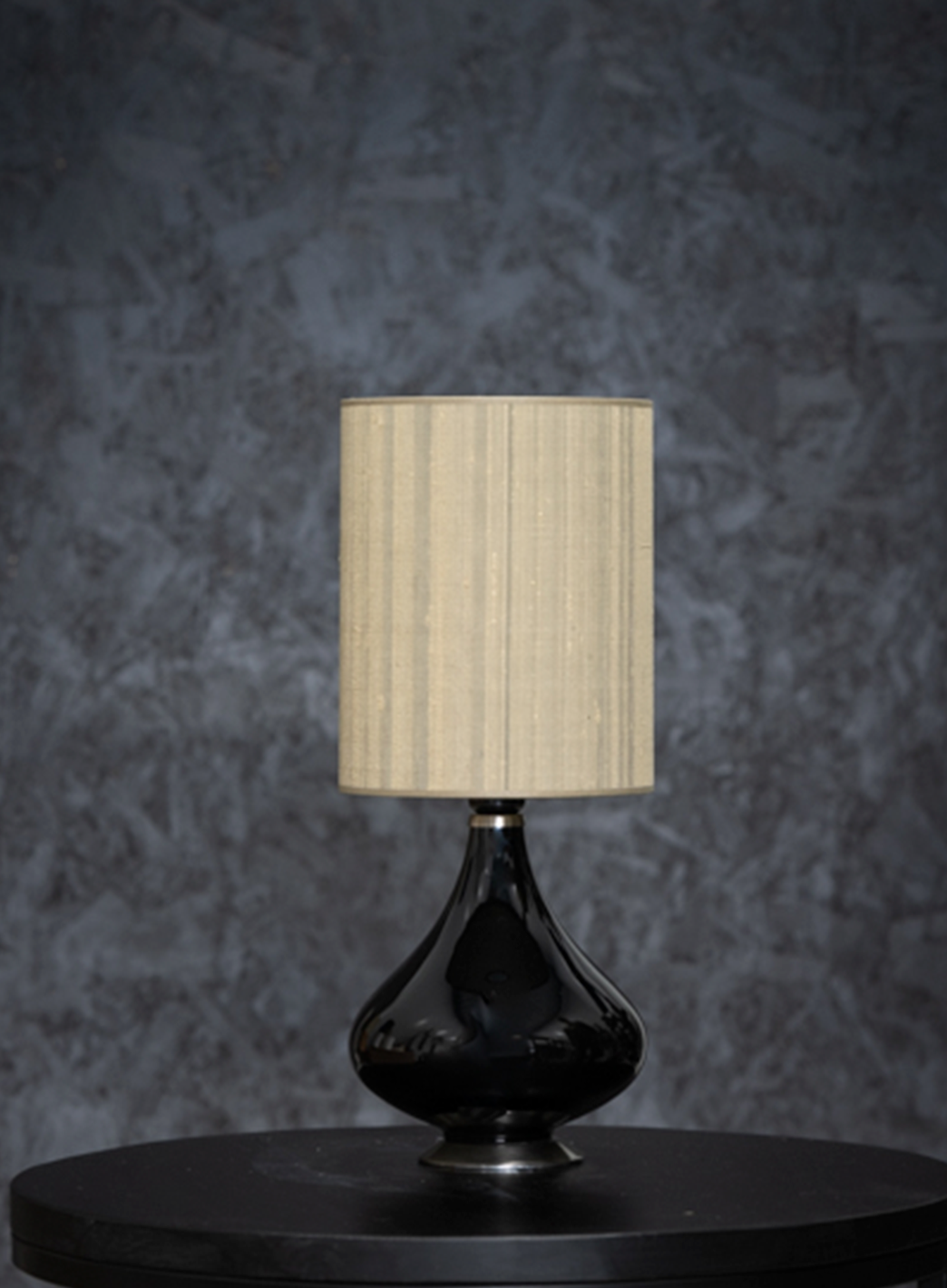 09f4335bc8c1f491f3494a144d131d8db80102c2_Flavia_lampe_liten_seda_gris_verde_av_1.png