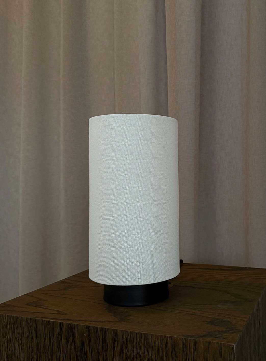 128f457639c3088b179e09f0193d3d774aa923e4_Skovholt_iris_bordlampe_4_1.jpg