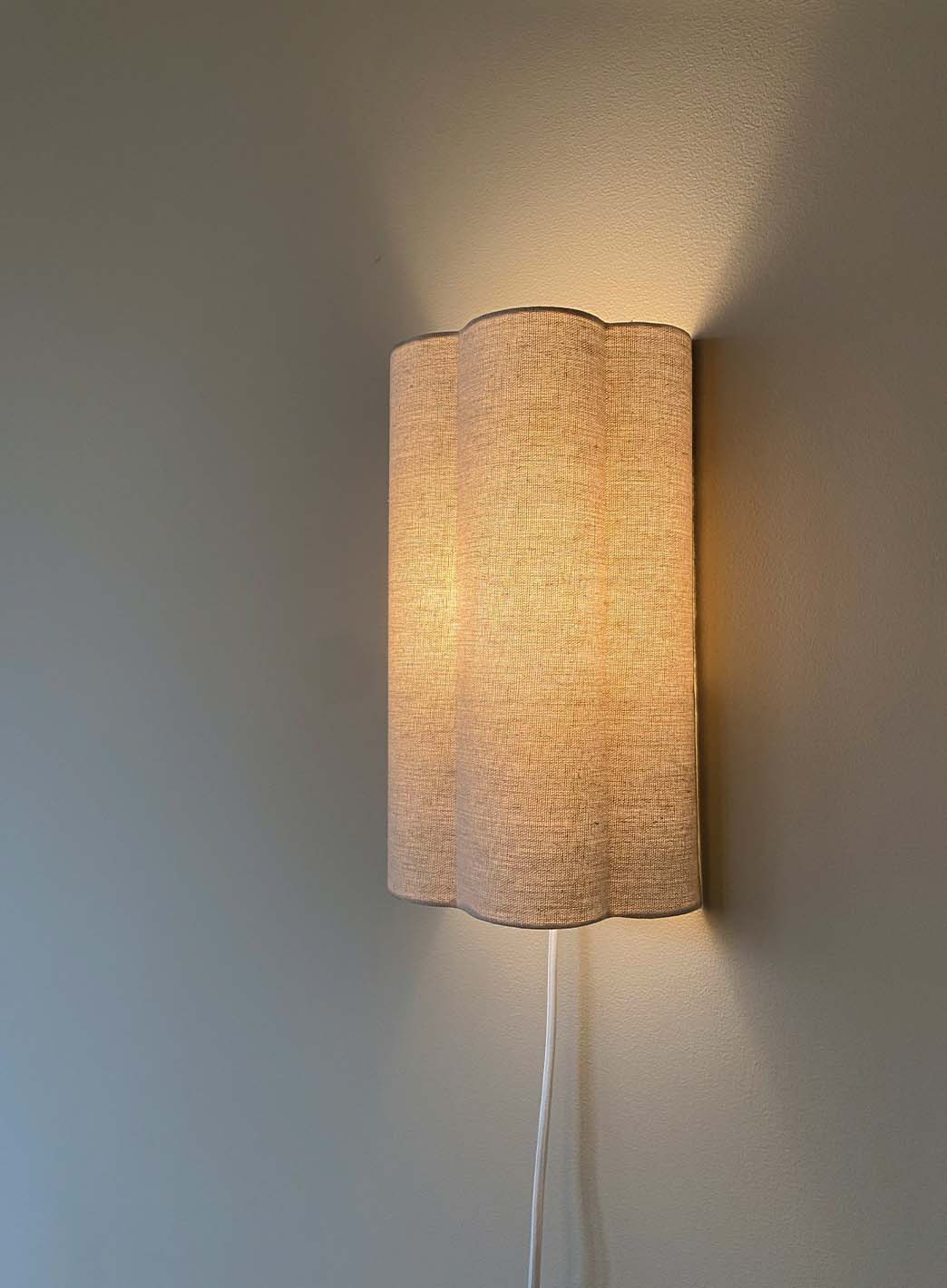 18e52e10312560795dbb46d692794905cf2d9e84_linne_vegglampe_lysp___1_4f6a23c1-c55b-4e41-9c99-351c3aa9550d.jpg