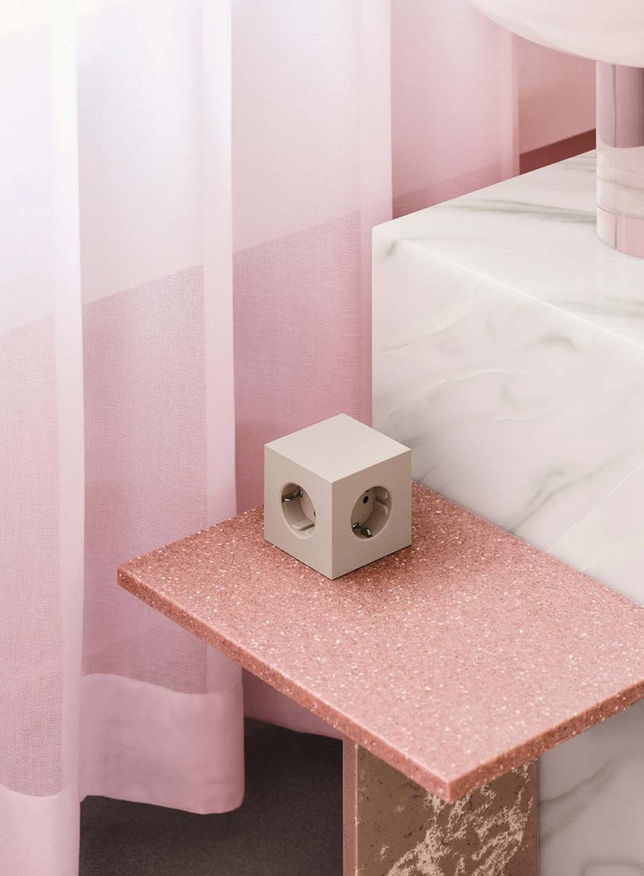 1_Beige_Square_USBC_2.jpg