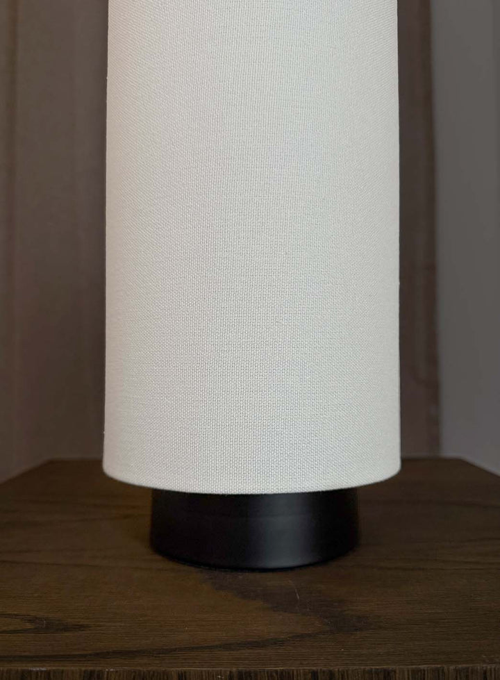 1a9e50701510f72e1ea215e7c95ed76467bb8999_Skovholt_iris_bordlampe_2_1.jpg