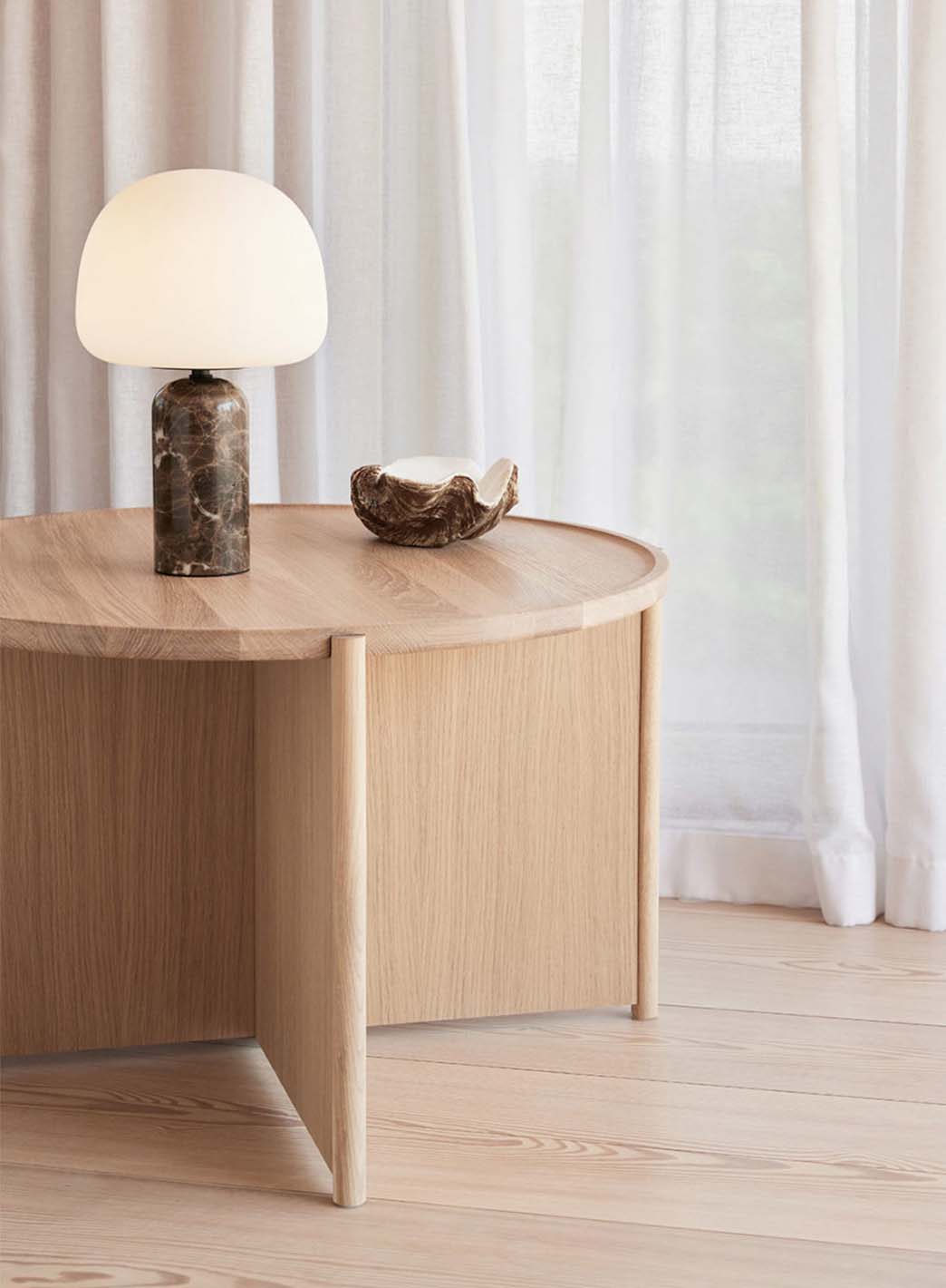 30c86a5a1f55c41bbfd1564cc4b65f01bef10016_Kin_table_lamp_33_1.jpg