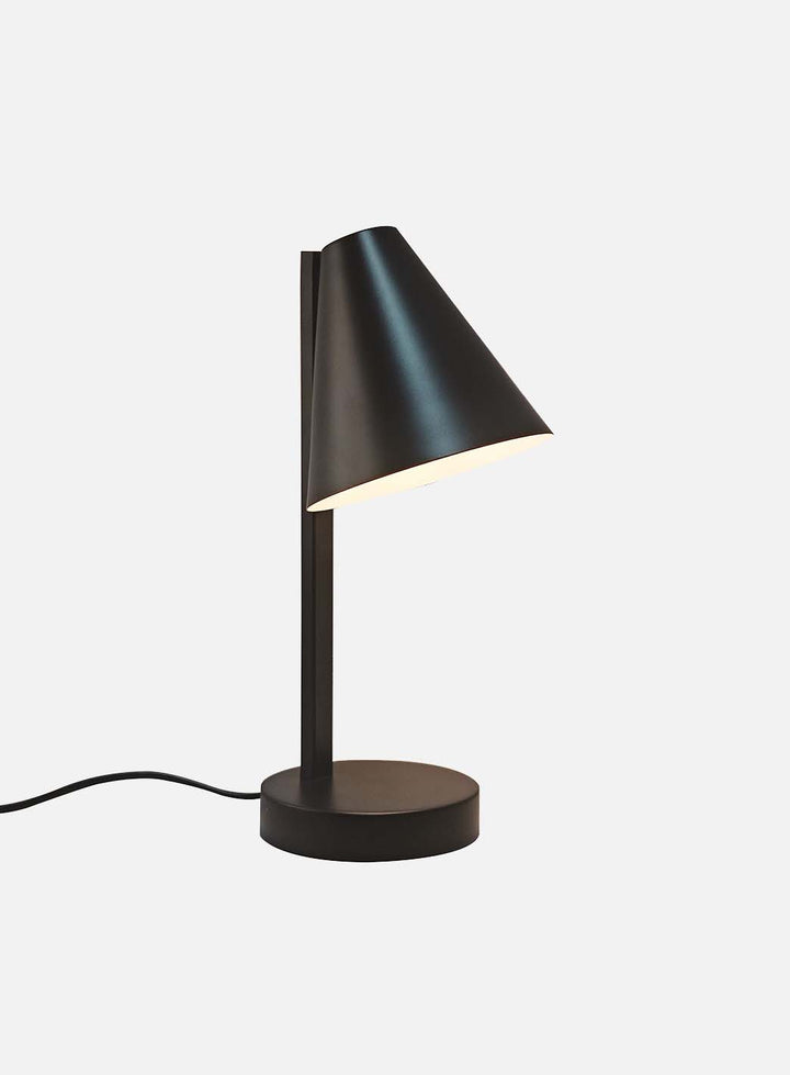 3bfe8248f98af7e91d7e00221101918e2df4ef25_Wilmer_bordlampe_nordlux_sort_3_1.jpg