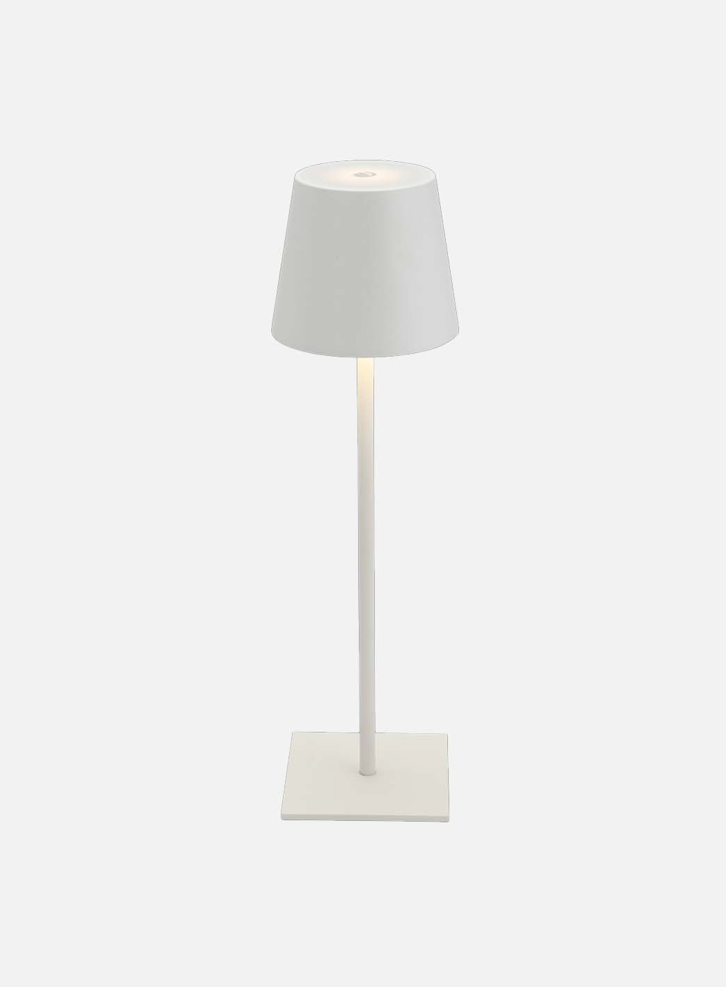 40a8dbdb896f7ac875e95dc79088d316074a19f9_Grimstad_hvit_bordlampe__1.jpg