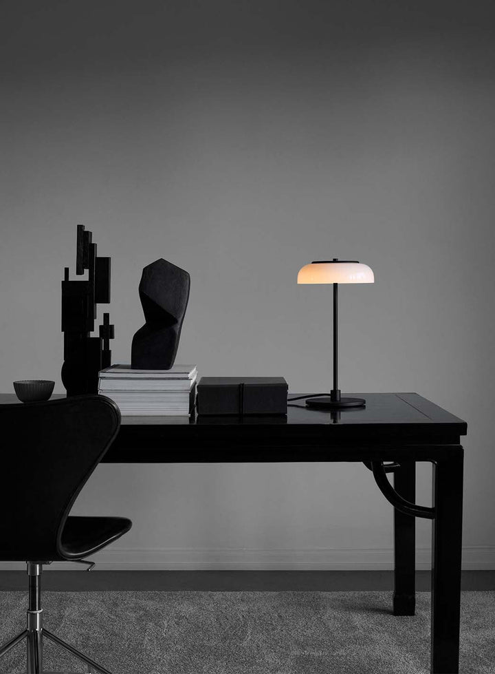 5ad765669ca063b4c929902a220c1e66f9348387_Blossi_bordlampe_sort_opal_12_4.jpg