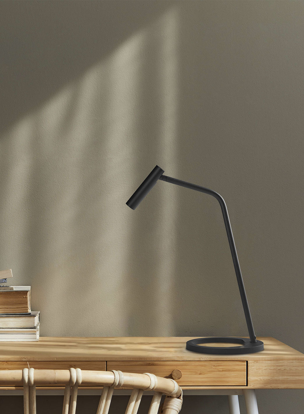 6d10dbbe0824a59a91feba76a088998be851d0b8_antidark_bordlampe_1.jpg