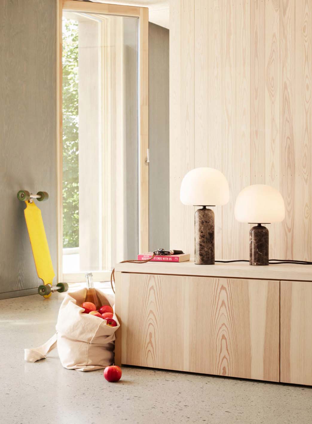 6fb997a66b85a720942a4676e94db47ff60c2db1_Kin_table_lamp_33_1_1.jpg