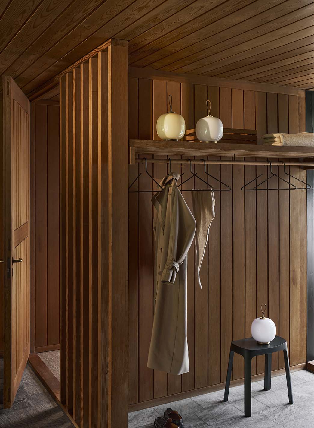 7201fbbe5f80f4f8bd48e3a1309aa65a688f3af2_VL_radiohus_taklamper_LouisPoulsen_18.jpg