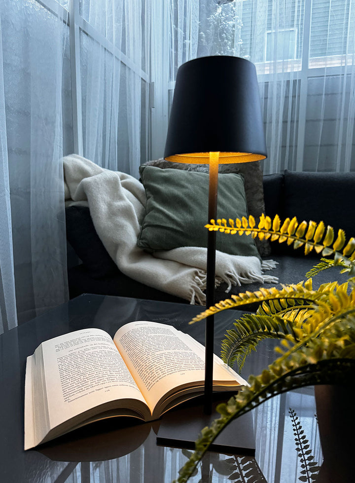 748a8da3d87a47c2629840bbe261ce130b7f3bff_grimstad_sort_ute_1.jpg