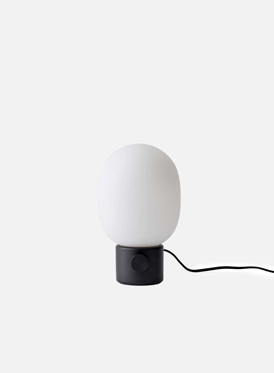 8cfcbd28878be3e14714b89c083960051c5fa6de_JWDA_bordlampe_sort_opal_2_4.jpg