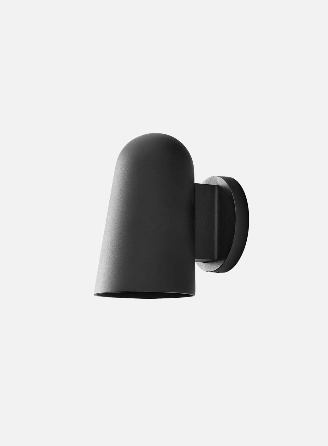 97be90b5ea2253a83e3e8355df1f2a5d59b1ee4c_Solid_vegglampe_svart_6_1.jpg