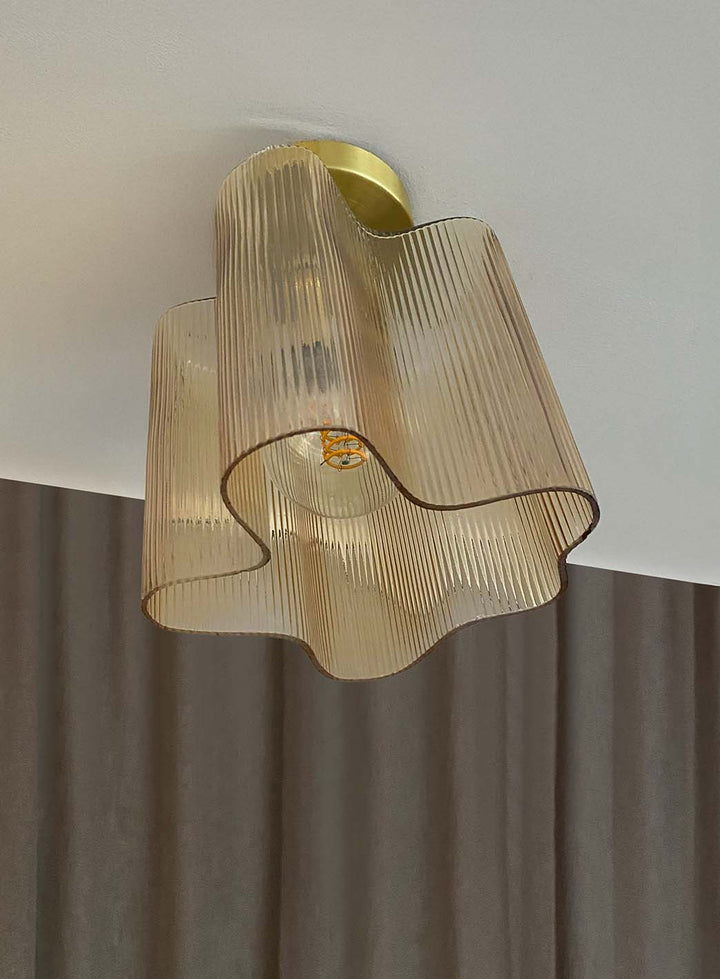 9ce0ec9330016414f09a7d66dd368774399564df_wave_amber_plafond_nedenfra_1.jpg