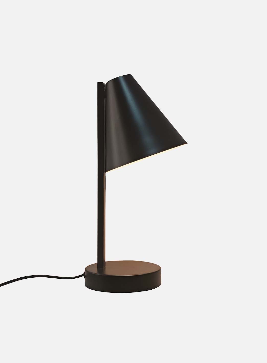 9d57e72d13b8327231fca60a207703e536b473cf_Wilmer_bordlampe_nordlux_sort__1.jpg