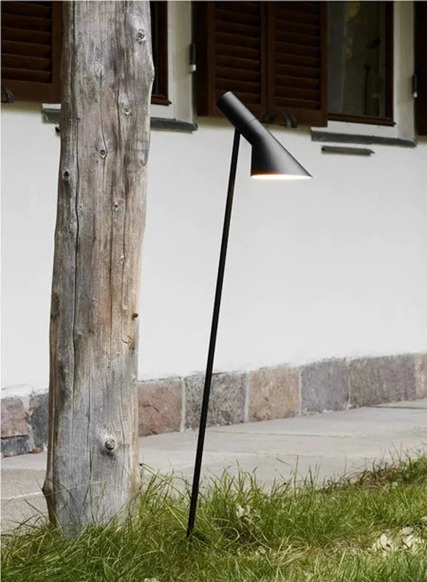 AJ-Garden-Pullert-med-spyd-H95cm-Pabygg-Utebelysning-pullert-Louis-Poulsen-LP_5747306923-2.webp