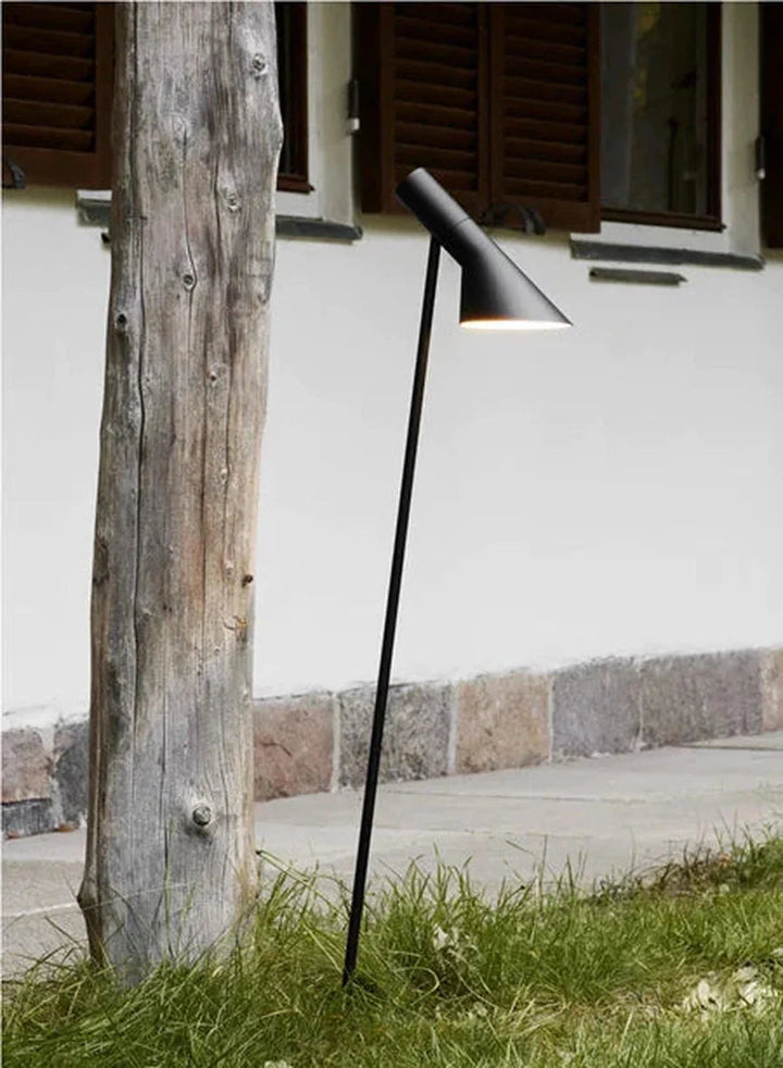 AJ-Garden-Pullert-med-spyd-H95cm-Pabygg-Utebelysning-pullert-Louis-Poulsen-LP_5747306923-2.webp