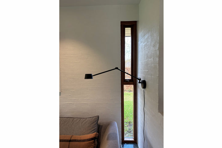 Direction vegglampe lang 2700 kelvin - trinnløs dimmer