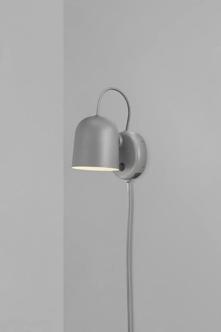 Angle-vegglampe-med-USB-Gra-Vegglamper-DFTP-2120601010-6.jpg