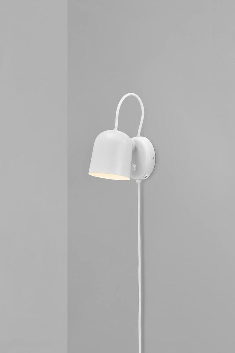 Angle-vegglampe-med-USB-Hvit-Vegglamper-DFTP-2120601001-7.jpg