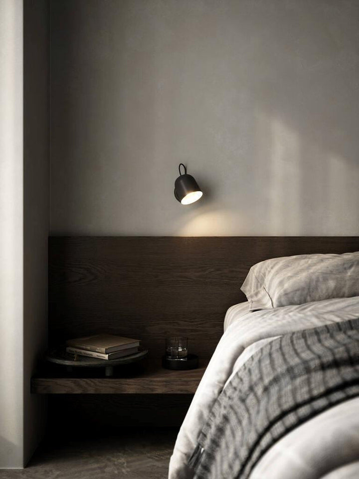Angle-vegglampe-med-USB-Svart-Vegglamper-DFTP-2120601003-4.jpg
