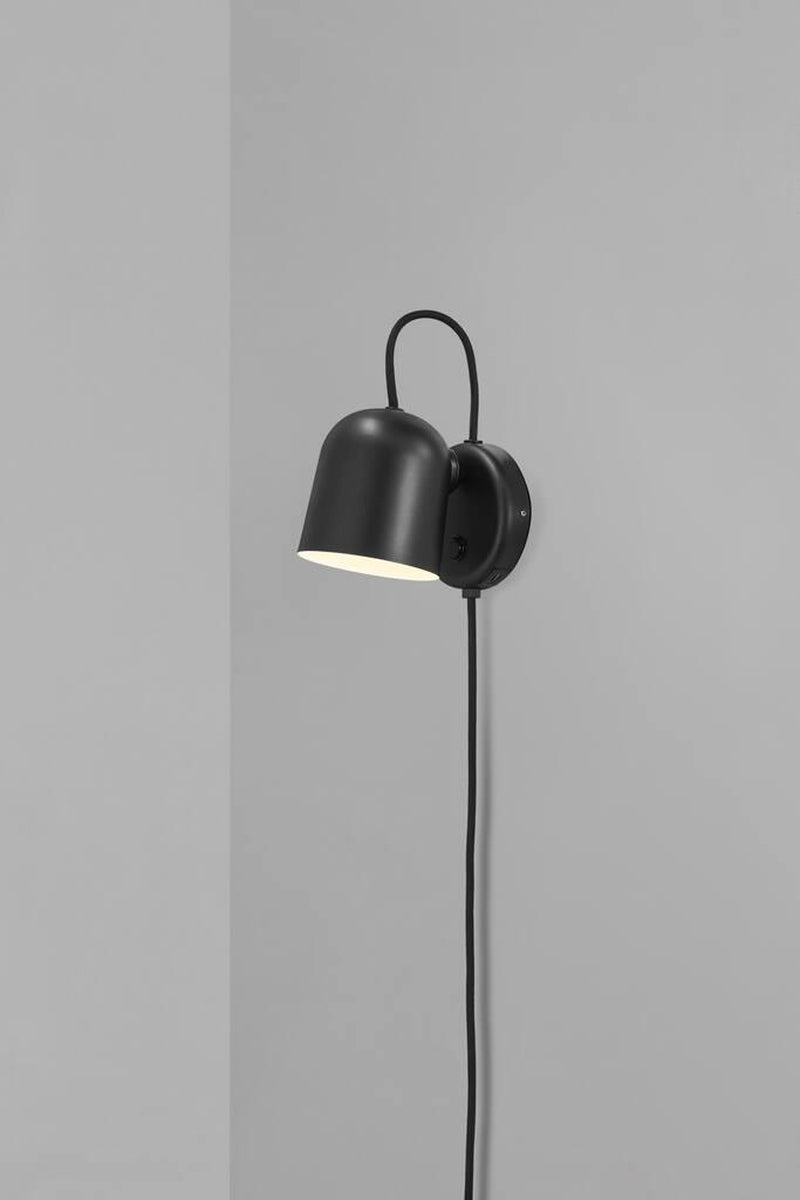 Angle-vegglampe-med-USB-Svart-Vegglamper-DFTP-2120601003-7.jpg
