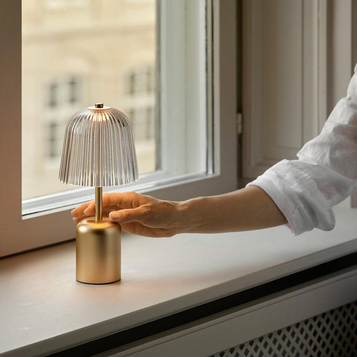 Asteea-baerbar-bordlampe-2W-2200-Kelvin-IP65-Oppladbar-Bordlamper-Nuura-Nua_2178001-3.jpg