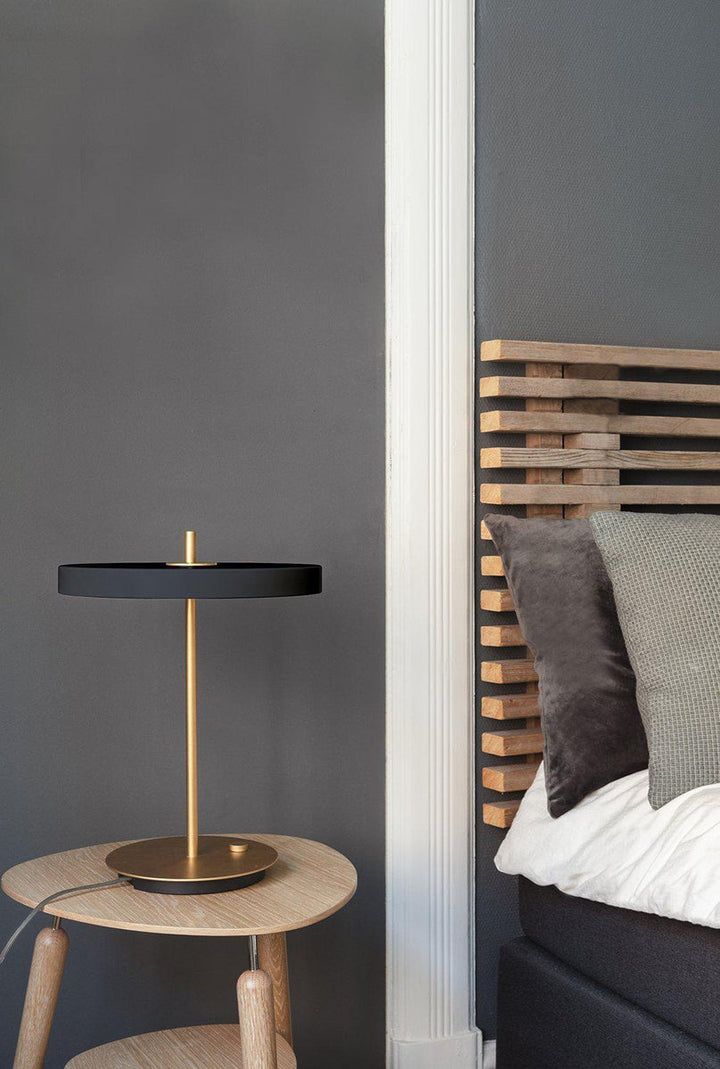 Asteria-bordlampe-Antrasitt-Bordlamper-Umage-2306-3.jpg