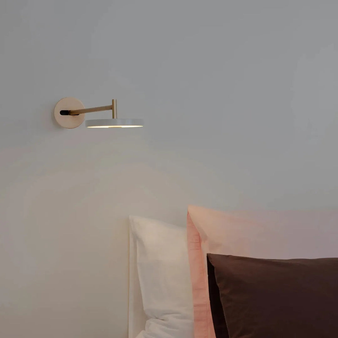 Asteria-vegglampe-lang-til-skjult-anlegg-Vegglamper-Umage-2281C4264-12.webp