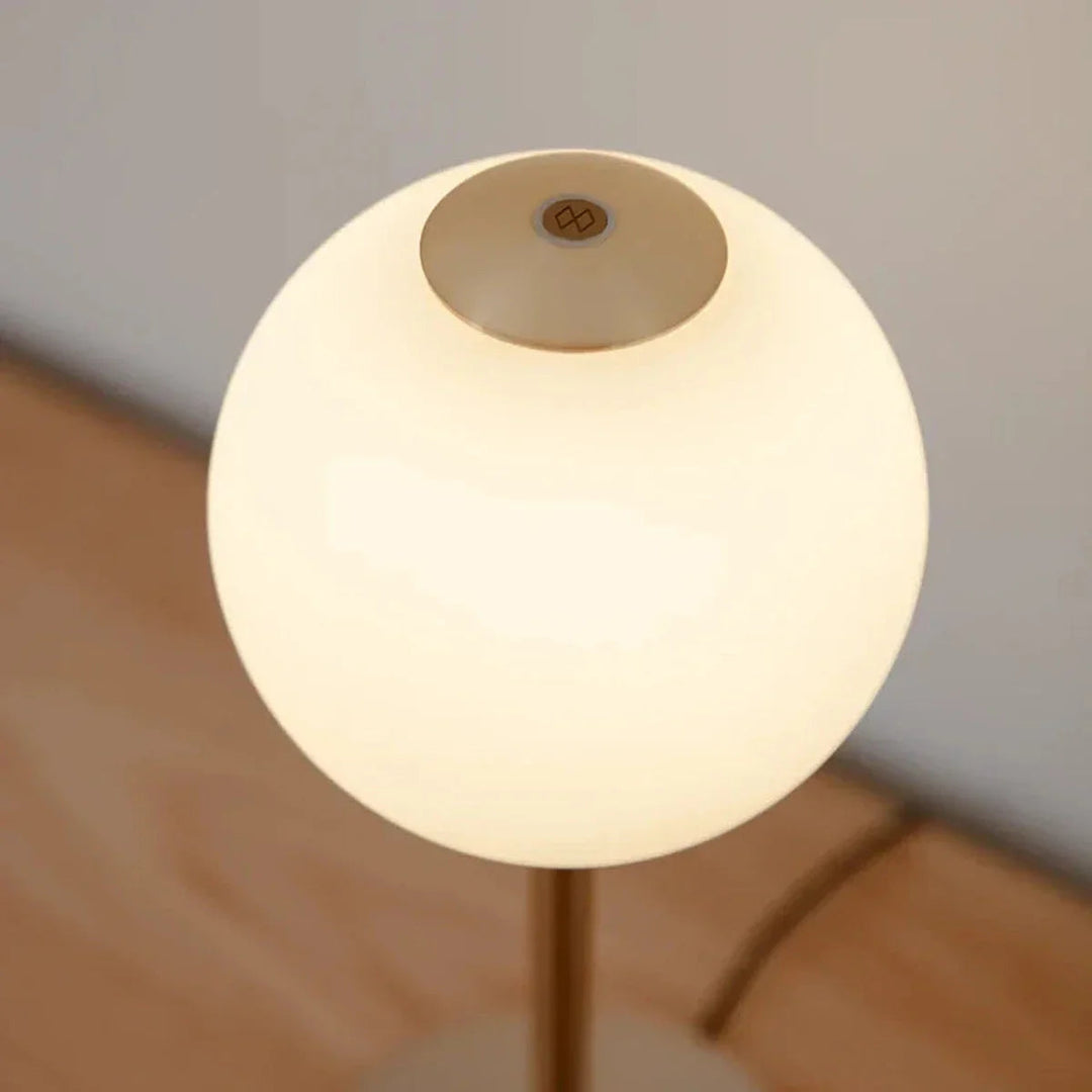 Audrey-bordlampe-med-USB-C-Bordlamper-Umage-2258-5.webp