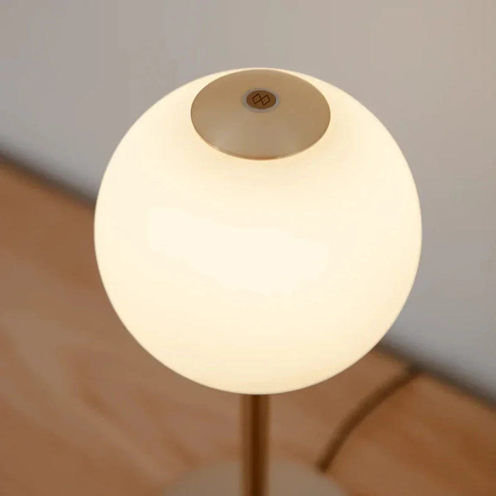 Audrey-bordlampe-med-USB-C-Bordlamper-Umage-2258-5.webp