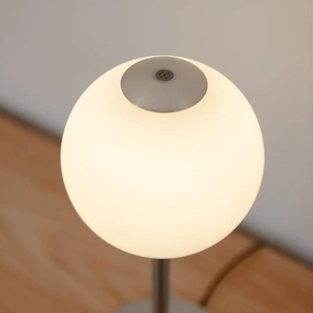 Audrey-bordlampe-med-USB-C-Bordlamper-Umage-2258-9.jpg