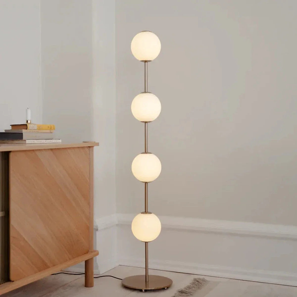 Audrey-gulvlampe-Gulvlamper-Umage-2257-1.webp