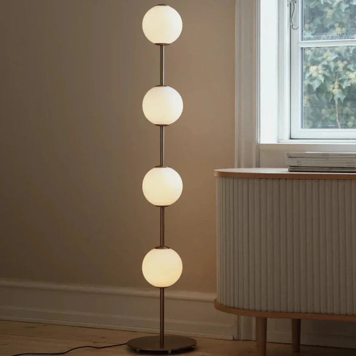 Audrey-gulvlampe-Gulvlamper-Umage-2257-5.webp