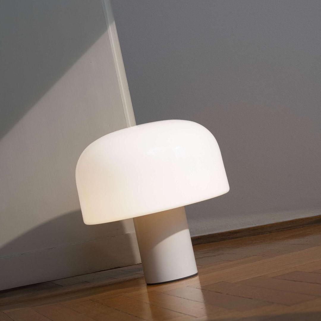 Bellhop-Glass-T-bordlampe-Bordlamper-Flos-Fls_F1074064-5.jpg