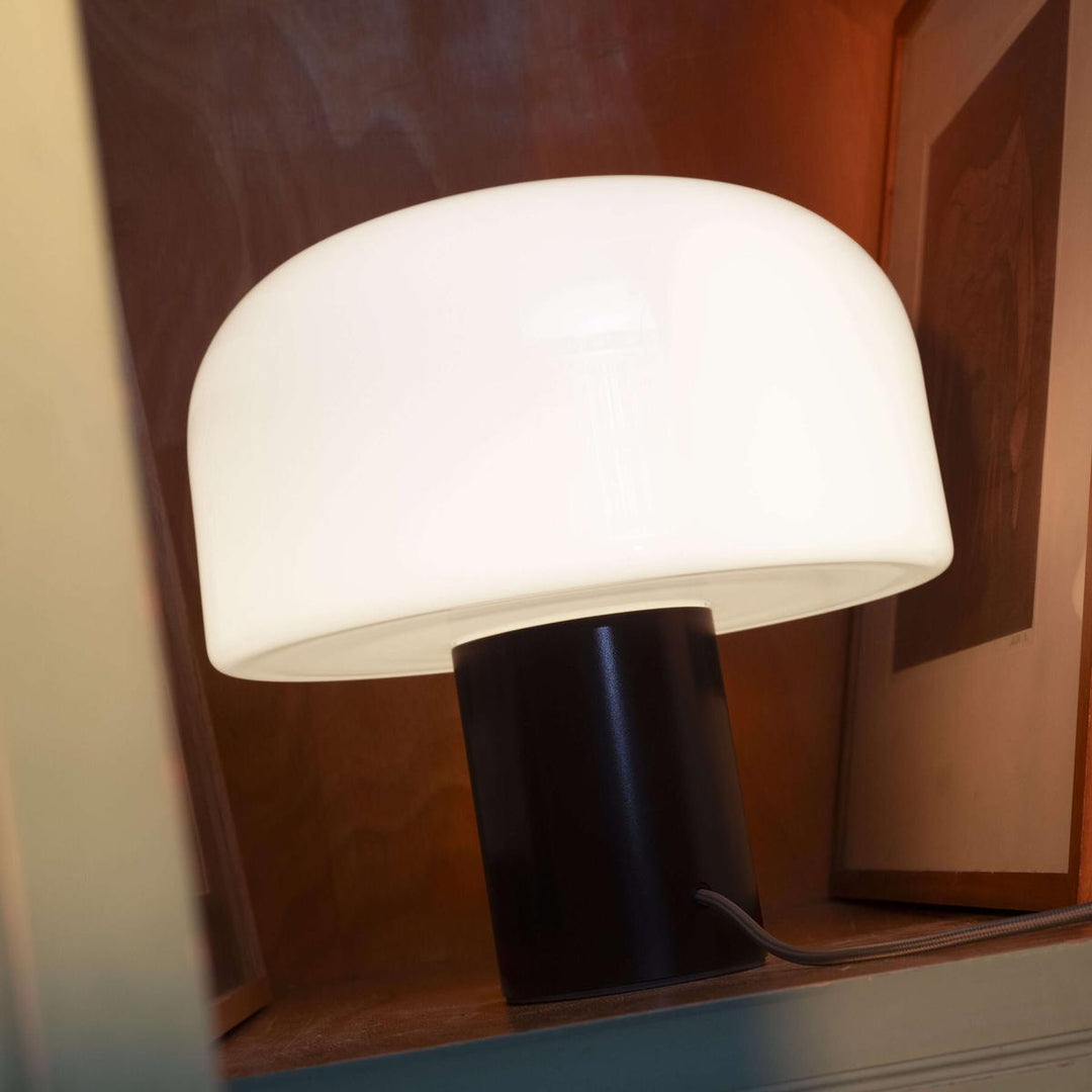 Bellhop-Glass-T-bordlampe-Bordlamper-Flos-Fls_F1074064-6.jpg
