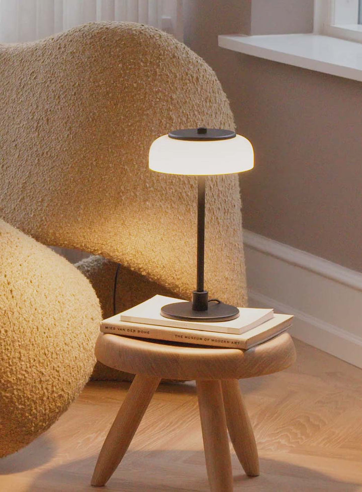 Blossi_Small_Table_sortopal_3.jpg