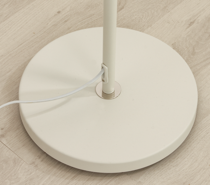 Bow-gulvlampe-Gulvlamper-Aneta-Lighting-69801-01-7.png