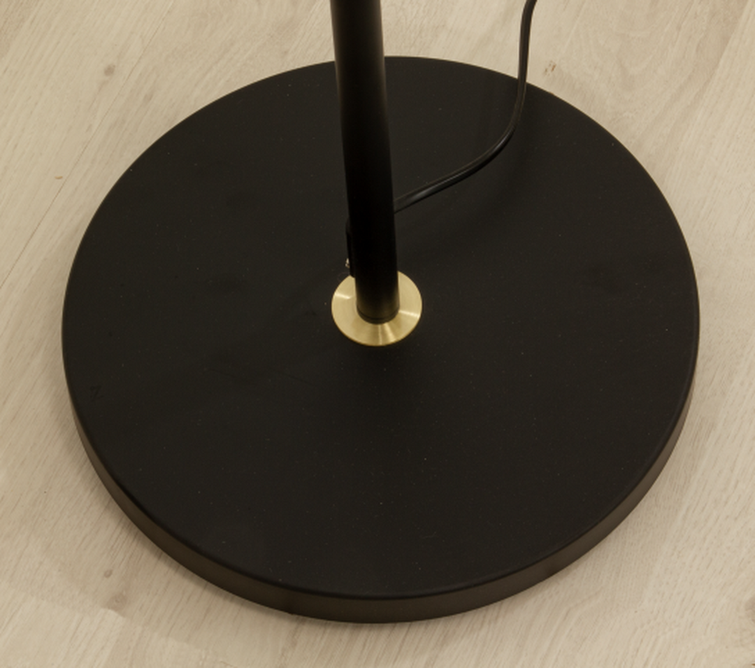 Bow-gulvlampe-m3-lampehoder-Gulvlamper-Aneta-Lighting-69803-01-10.png