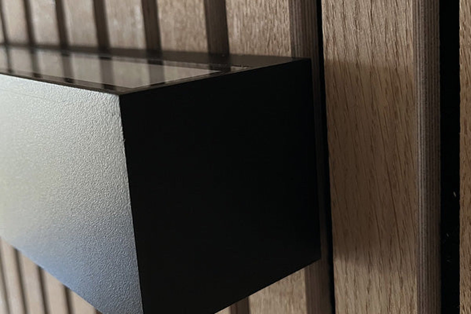 Brick-vegglampe-utendors-oppned-IP65-3000K-146W-Dimbar-Svart-Utebelysning-vegg-opp-og-ned-Antidark-2-237-32-2-3.jpg