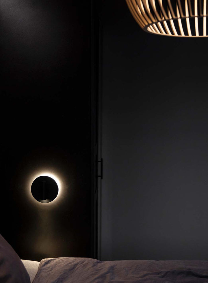 Circle vegglampe - med baklys og rettet leselys