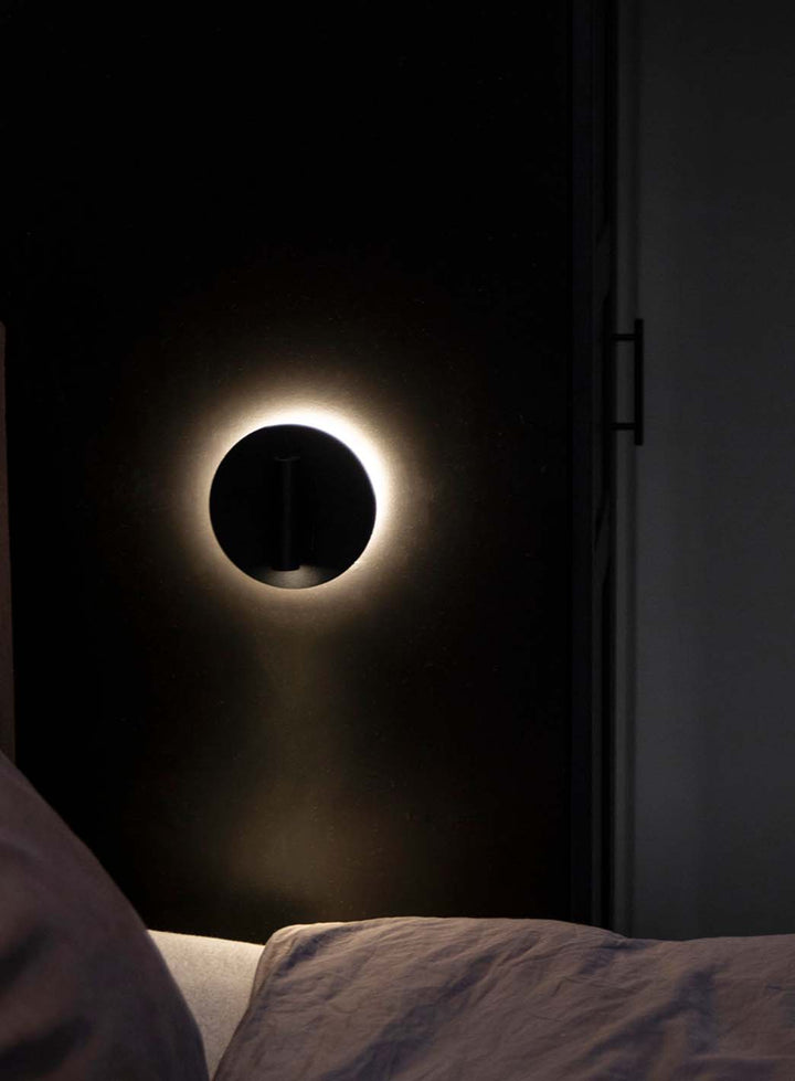 Circle vegglampe - med baklys og rettet leselys