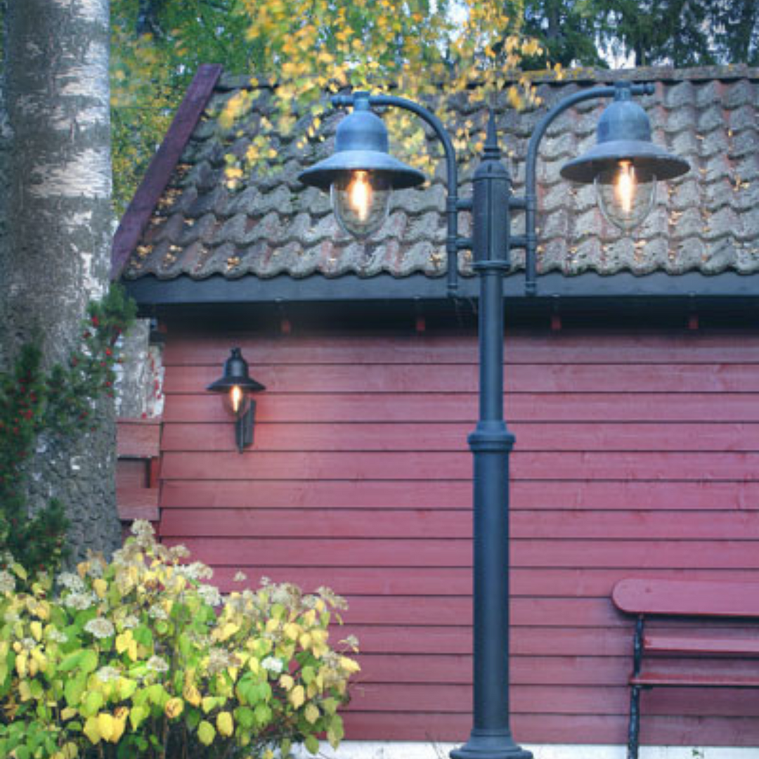 Como-stolpe-2-lykter-372-Utebelysning-stolpe-Norlys-3101701-1.png