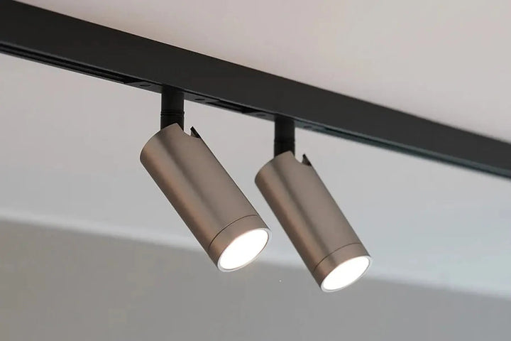 Designline-Domino-mini-49W-2700-Kelvin-enkel-spot-Dimbar-Spotskinner-230V-Antidark-2-323-01-2-10.webp