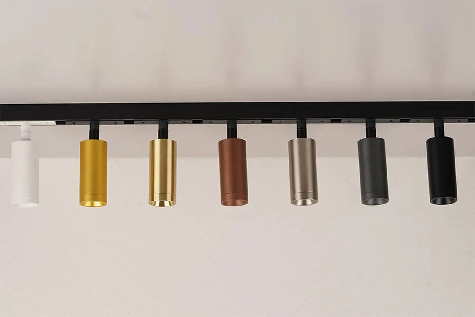 Designline-Domino-mini-49W-2700-Kelvin-enkel-spot-Dimbar-Spotskinner-230V-Antidark-2-323-01-2-11.webp