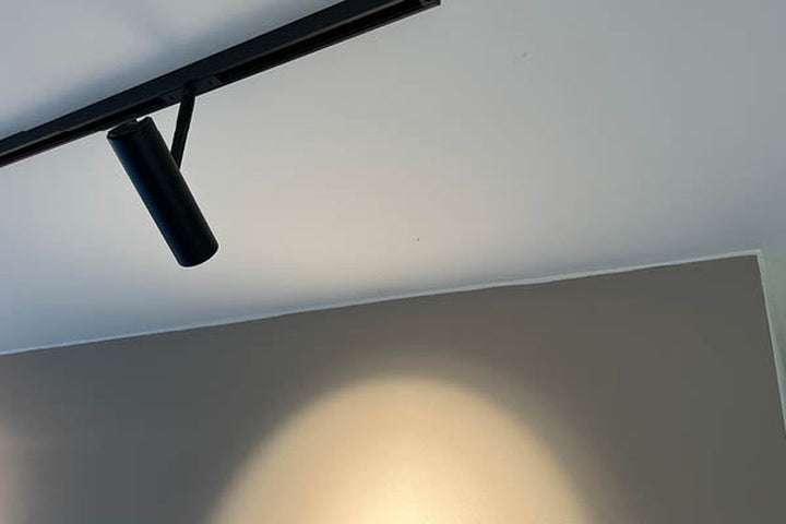Designline-Tube-Slim-Spot-2700-kelvin-88W-RA90-dimbar-Spotskinner-230V-Antidark-2-315-01-2-4.jpg