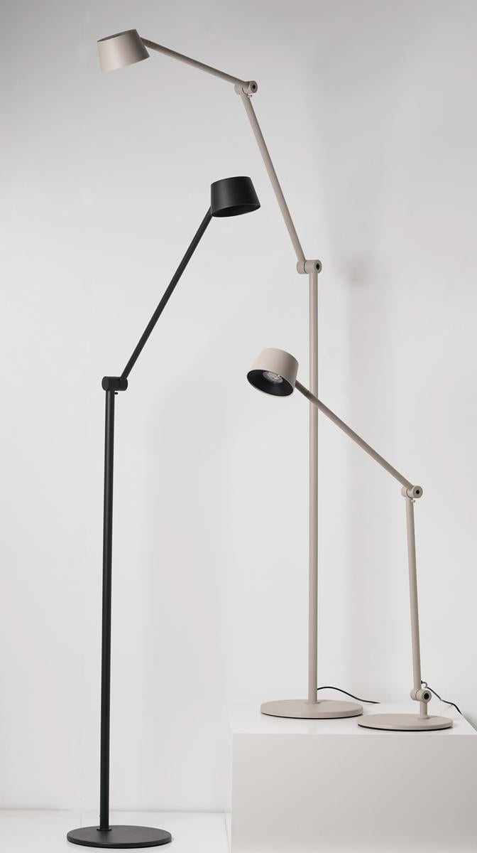 Direction-F1-gulvlampe-2700-kelvin-Dimbar-Gulvlamper-Antidark-2-371-1-11-3.jpg
