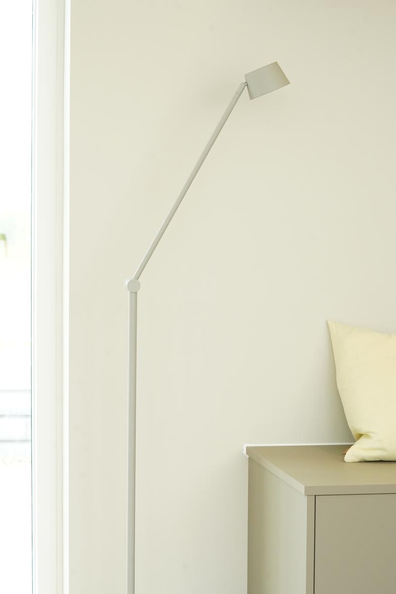 Direction-F1-gulvlampe-2700-kelvin-Dimbar-Gulvlamper-Antidark-2-371-1-11-5.jpg