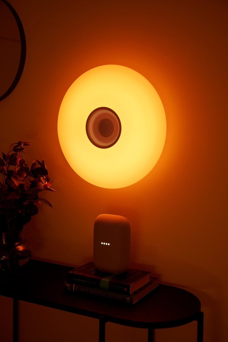 Djay-smart-color-taklampe-mhoyttaler-IP44-21W-Hvit-Taklamper-Nordlux-2110886101-10.jpg