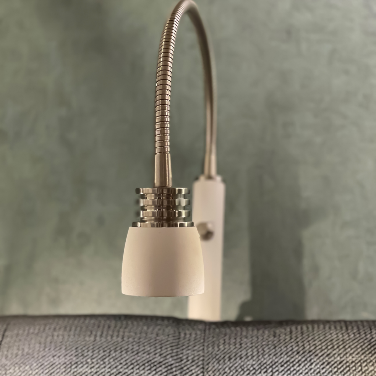 Eketorp-vegglampe-1-lys-Vegglamper-Aneta-Lighting-10915-01-3.png