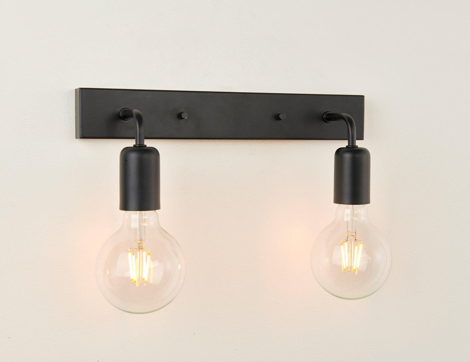 Eliott-dobbel-vegglampe-IP21-Svart-Vegglamper-Ms-belysning-9400408321-1.jpg